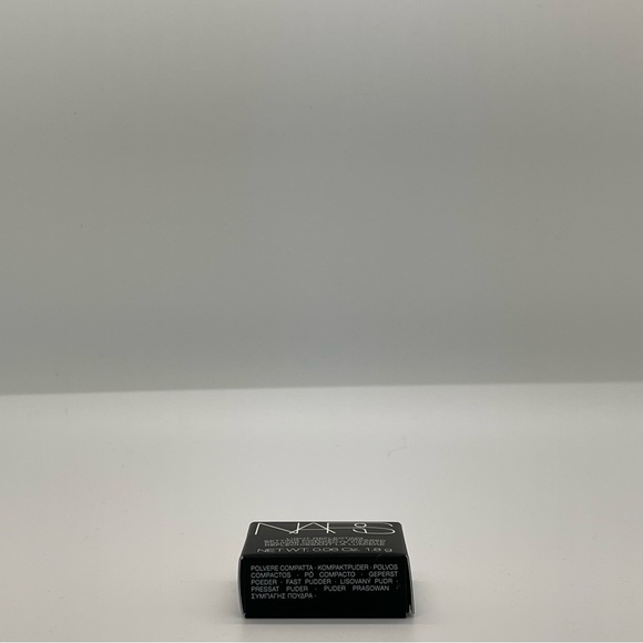 NARS Light Reflecting Setting Powder - Picture 5 of 10